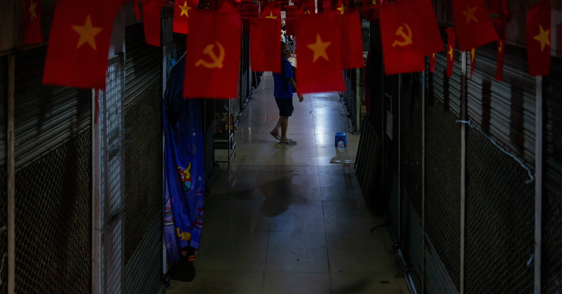 Chợ Đồng Xuân, Hàng Da bỗng dưng ‘đóng băng’ giữa hè: Nỗi lo lớn hơn cả hàng hóa ế ẩm