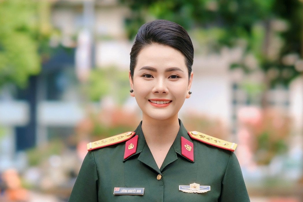 Đại úy, ca sĩ Lương Nguyệt Anh đón 2 tin vui liên tiếp