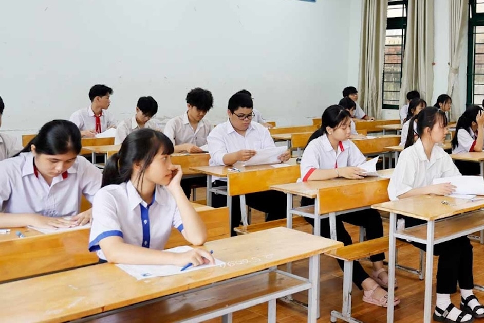 Đề thi Ngữ văn lớp 10 bàn về hiện tượng xả rác bừa bãi khắp nơi