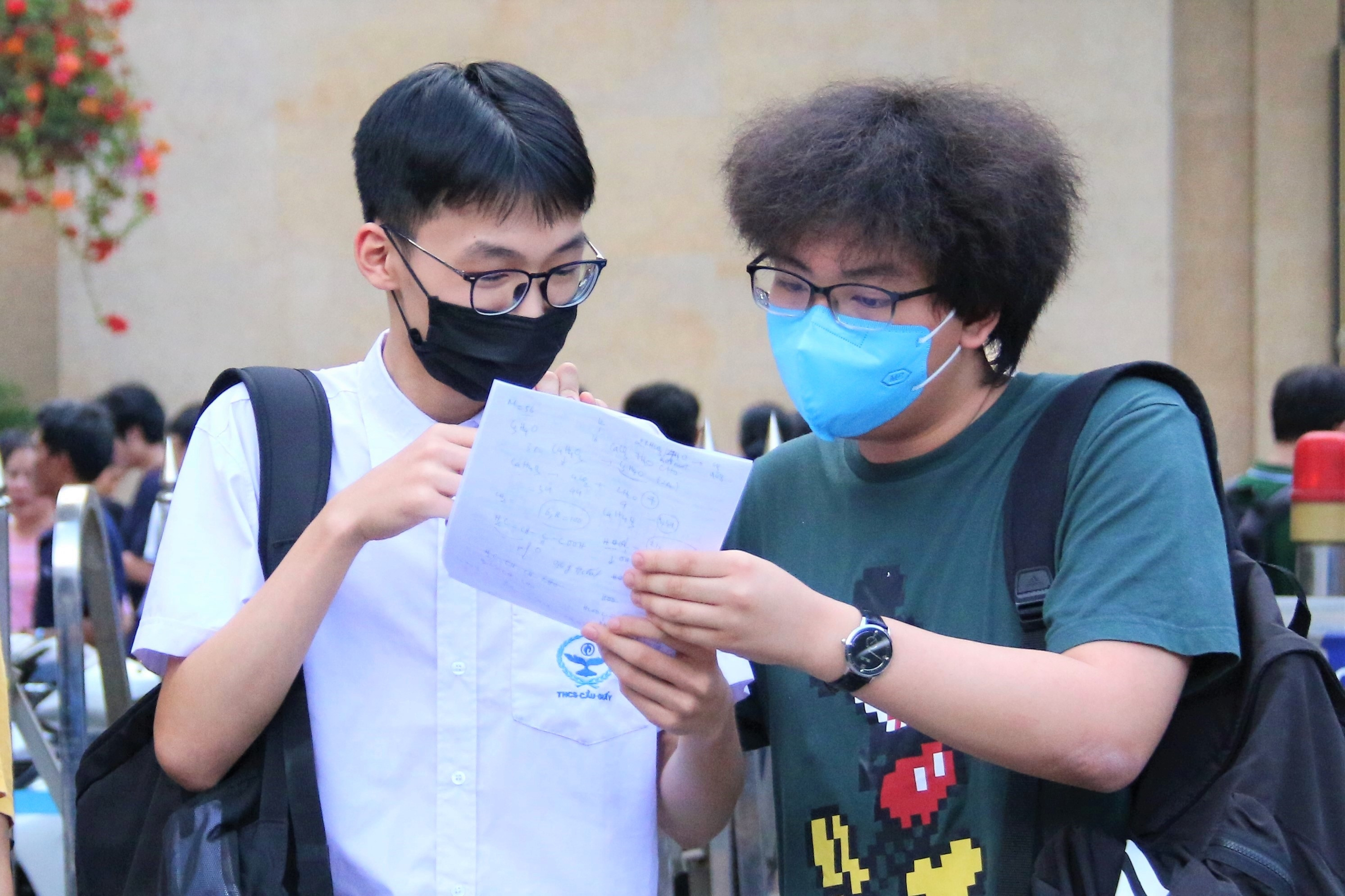 Đề Vật lý thi lớp 10 Trường THPT Chuyên Khoa học Tự nhiên năm 2025