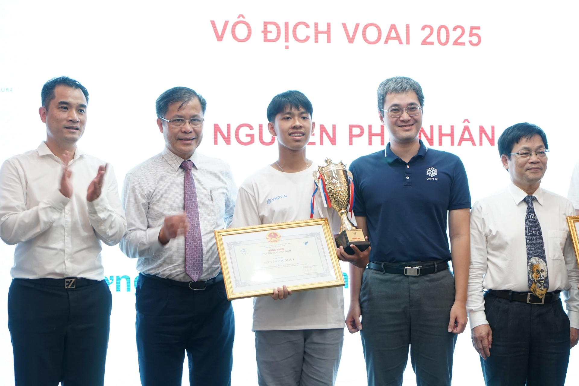Học sinh Đà Nẵng vô địch Olympic trí tuệ nhân tạo toàn quốc 2025