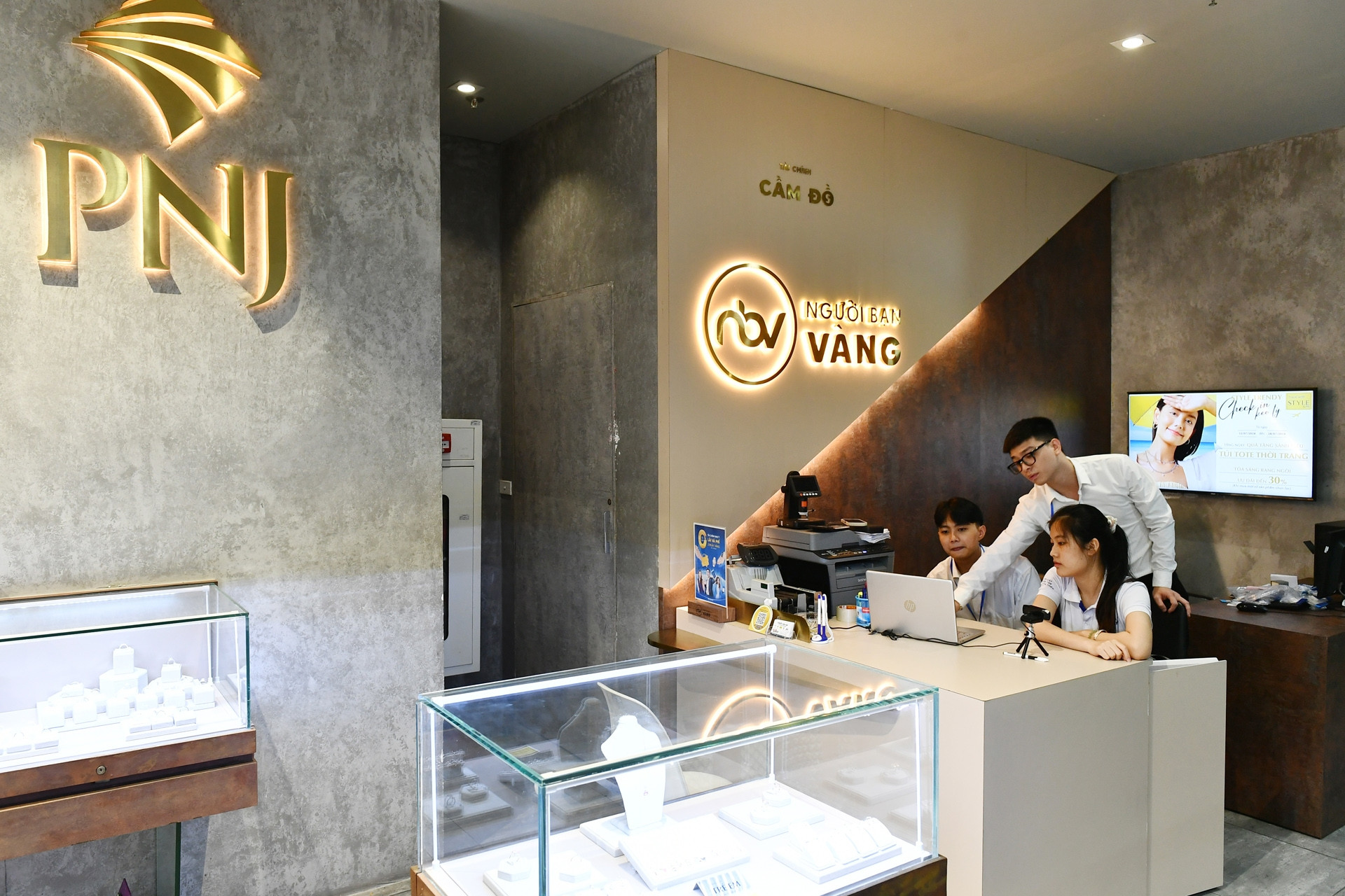 PNJ bị chuyển hồ sơ sang công an, giá cổ phiếu diễn biến thế nào?