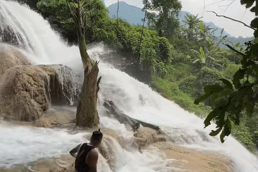 Thác nước ở Thanh Hóa hút khách tắm mát, ăn đặc sản 2 chân béo ngậy, thơm ngon