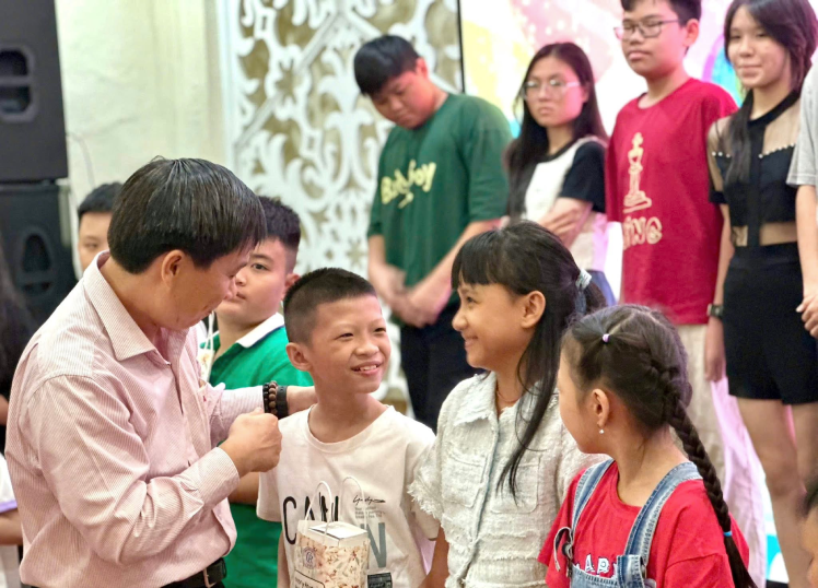 thac si Hien va trẻ