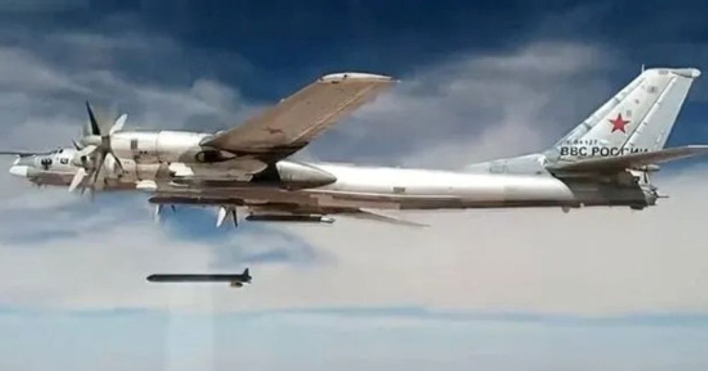 Tu-95 bị UAV Ukraine đánh thẳng sào huyệt, vũ k...