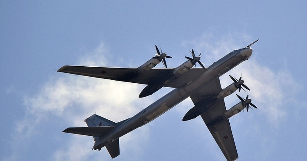 Tu-95, oanh tạc cơ Nga vừa bị UAV Ukraine "hạ g...