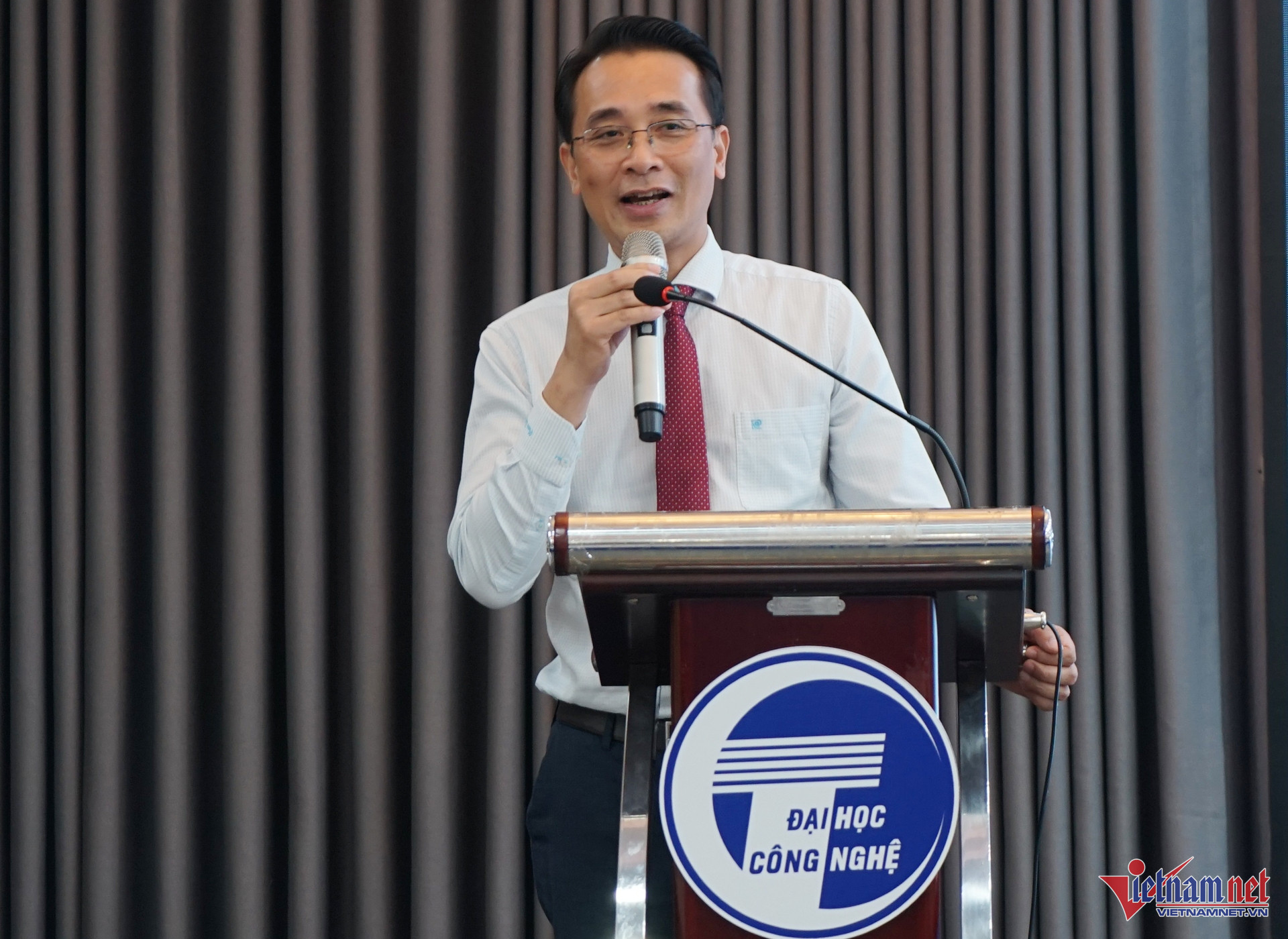 W-Olympic tri tue nhan tao 02 0.jpg