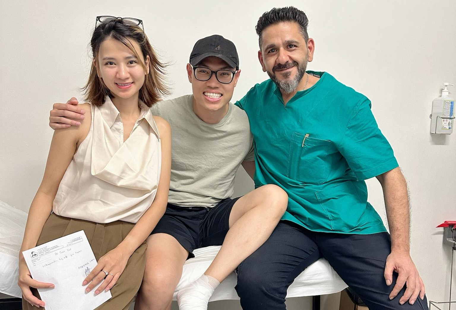 12 giờ 'căng như dây đàn' ở Hy Lạp của vợ chồng Việt từng chinh phục 30 quốc gia