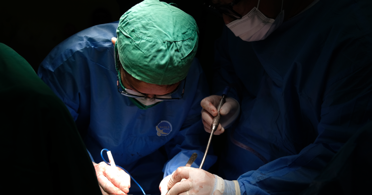 Ca phẫu thuật khẩn từ lời nhắn cầu cứu của người phụ nữ xa lạ