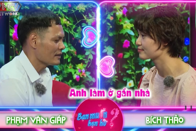Cặp đôi tâm đầu ý hợp, cùng nhau đếm và bấm nút hẹn hò