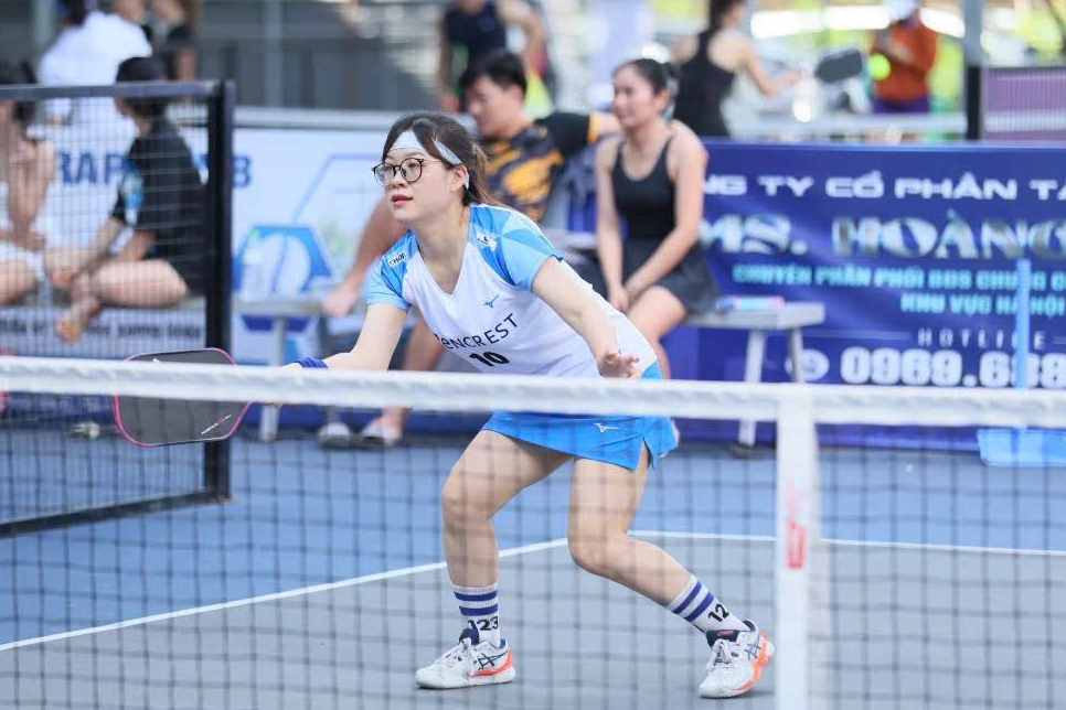 'Nghiện' pickleball, chơi như thế nào để không phải vào viện?