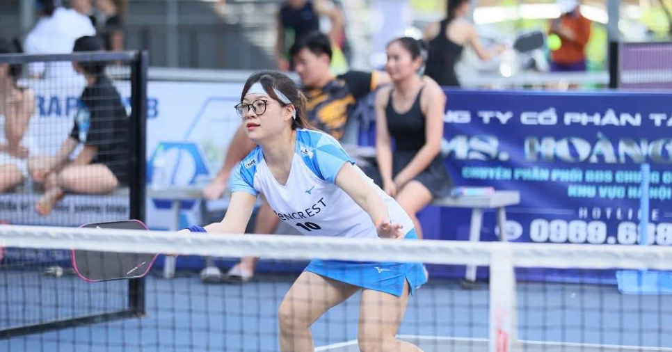 'Nghiện' pickleball, chơi như thế nào để không phải vào viện?
