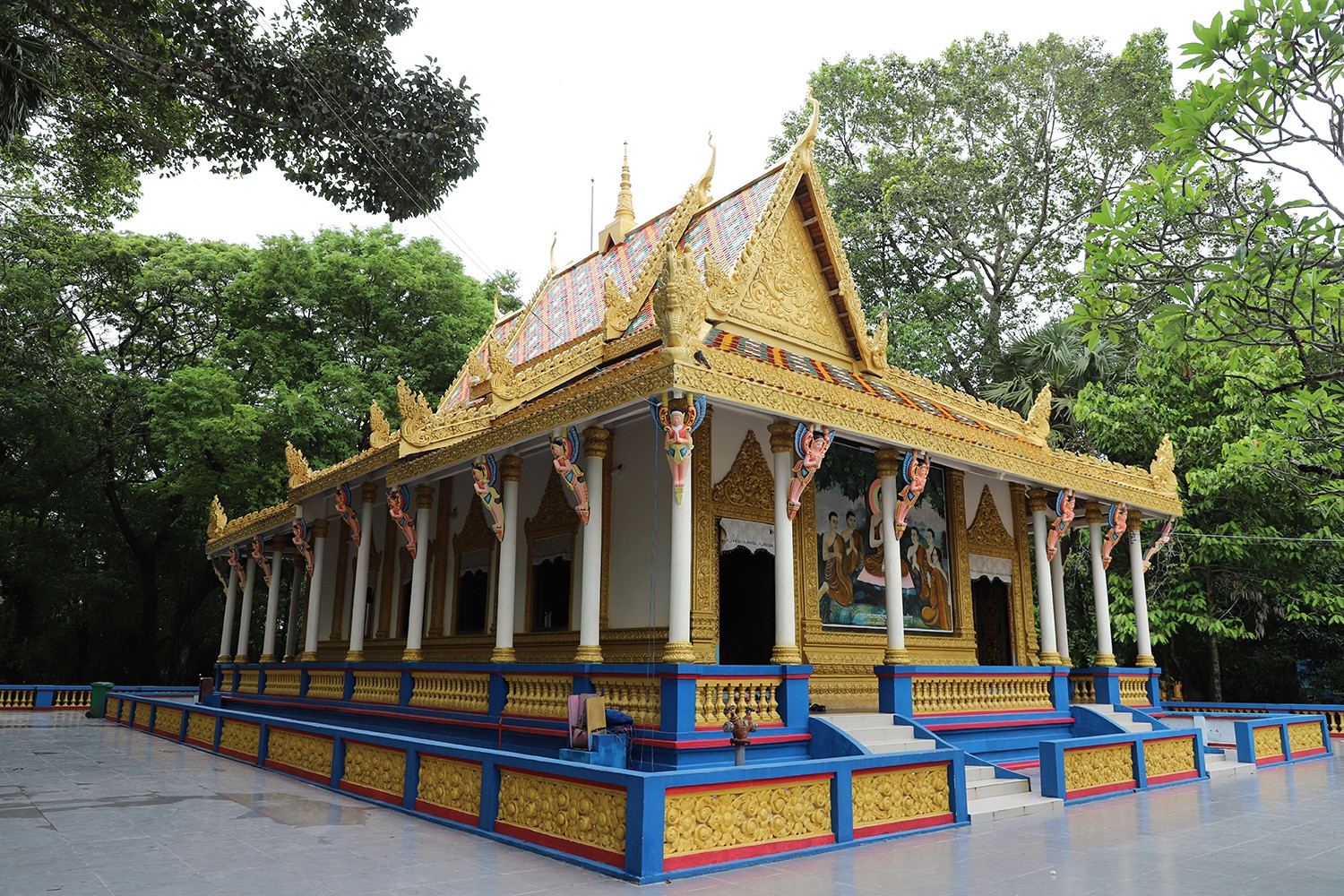 Ngôi chùa cổ ở Sóc Trăng nổi tiếng với loài dơi khổng lồ, heo 5 móng