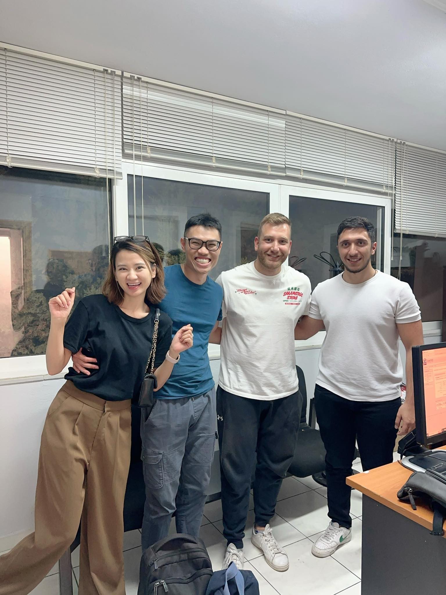 sự cố khách việt hy lạp