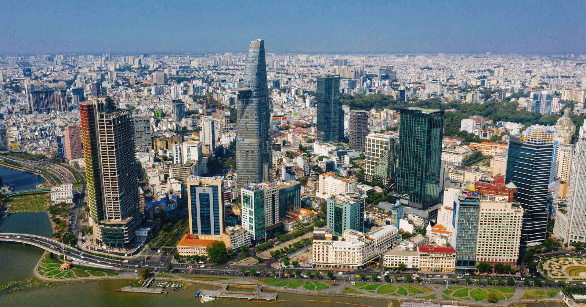 Thủ tướng: Khẩn trương tham mưu quyết định phê chuẩn Chủ tịch 23 tỉnh, thành mới