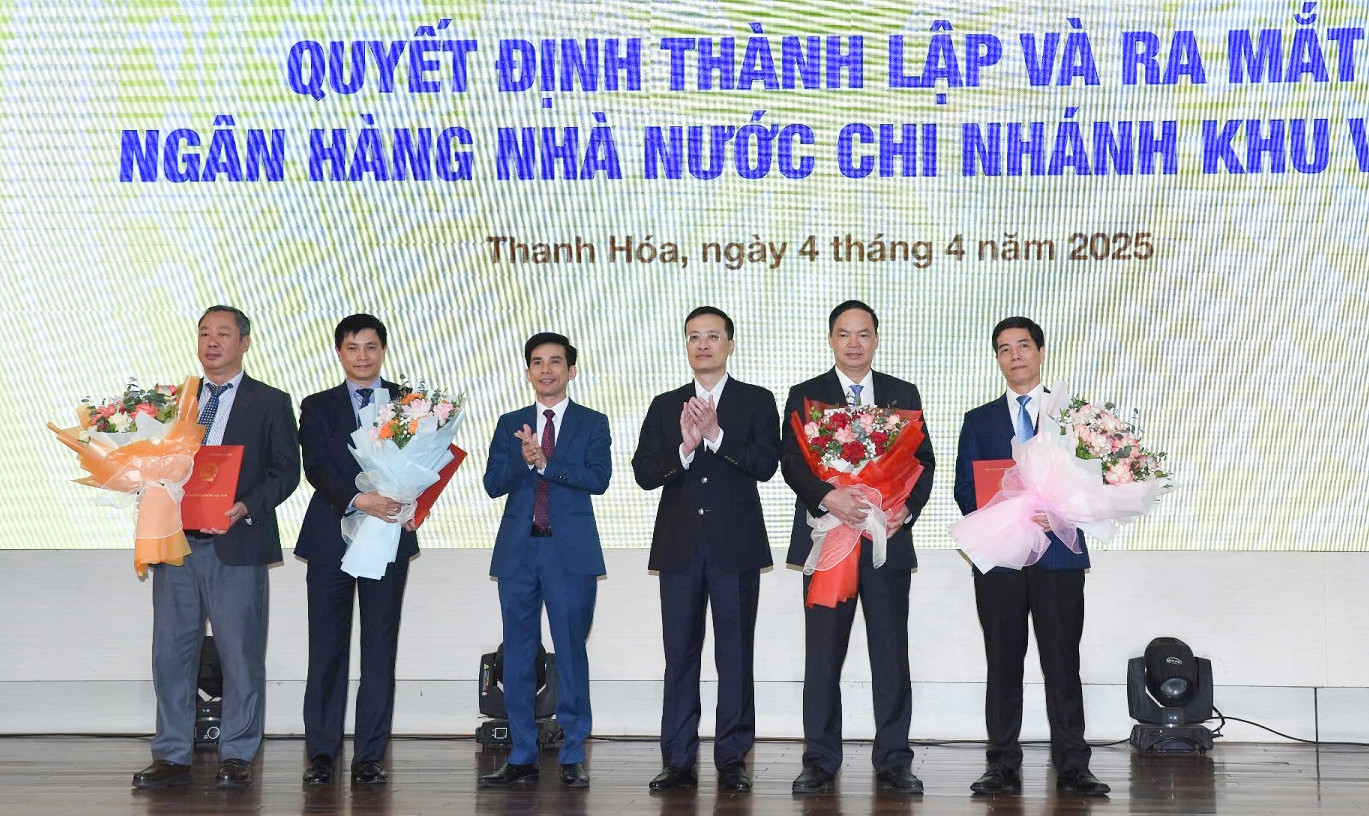 trao quyet dinh 86259 87265.jpg