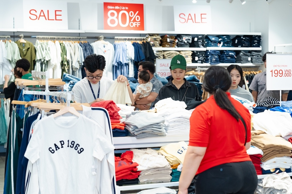 Vincom Red Sale ‘khuấy đảo’ thị trường bán lẻ mùa hè 2025