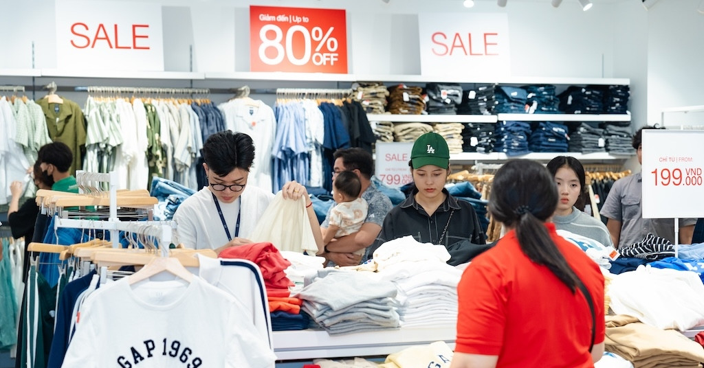 Vincom Red Sale ‘khuấy đảo’ thị trường bán lẻ mùa hè 2025