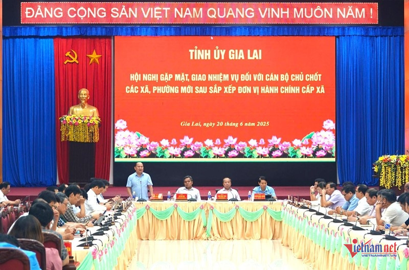 W-Gặp mặt cán bộ chủ chốt các xã, phường 1.jpg
