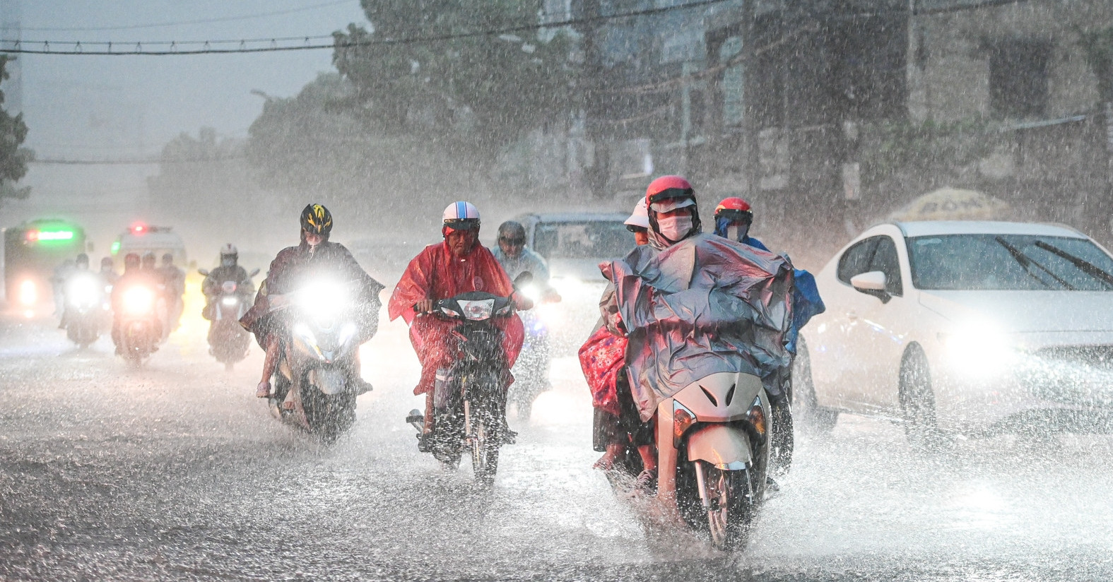 Dự báo thời tiết ngày mai 22/6/2025: Điểm tên loạt tỉnh tiếp diễn mưa lớn tầm tã