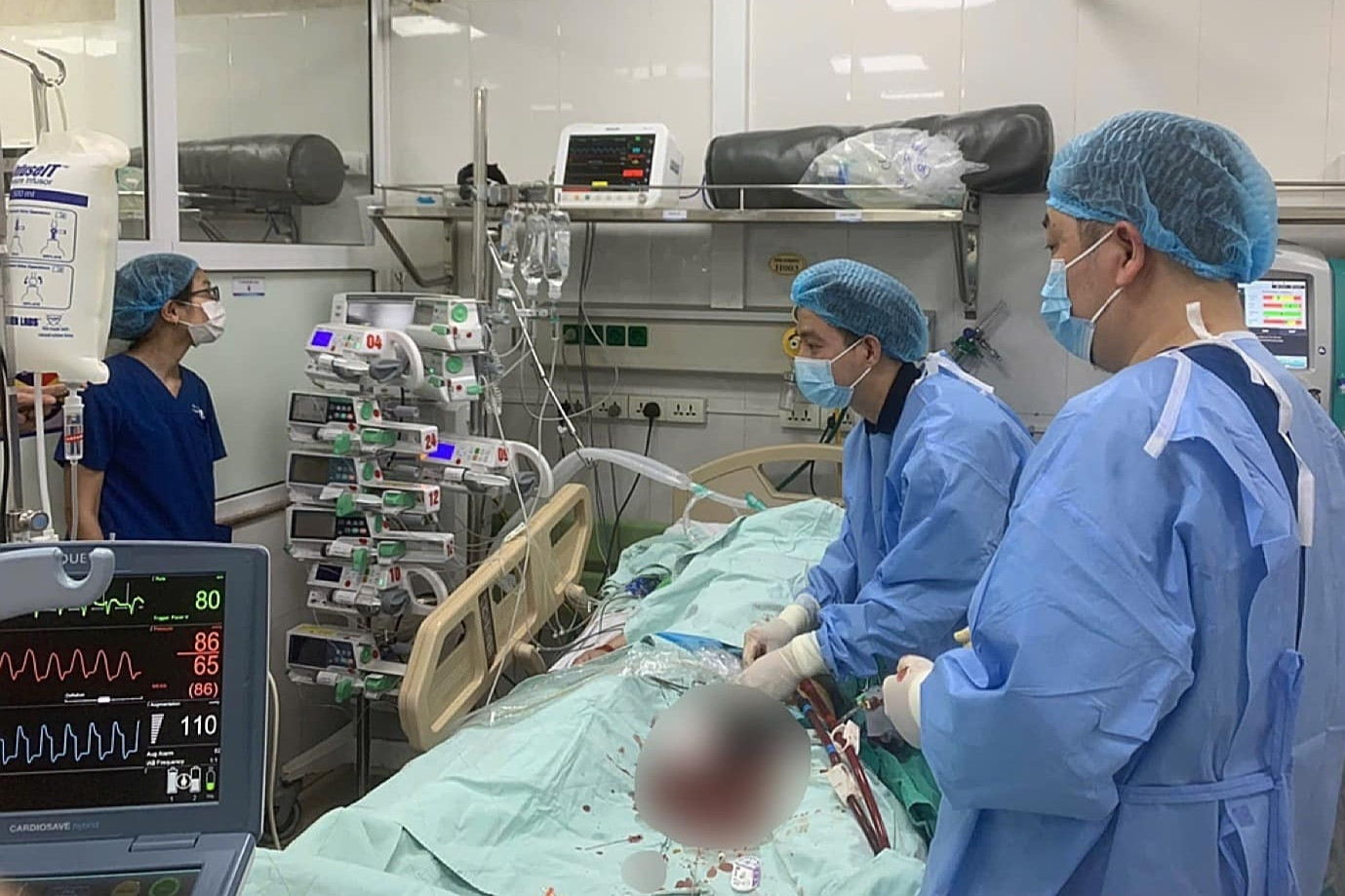 Bật báo động đỏ cứu người đàn ông ngừng tuần hoàn, cơ hội sống rất thấp