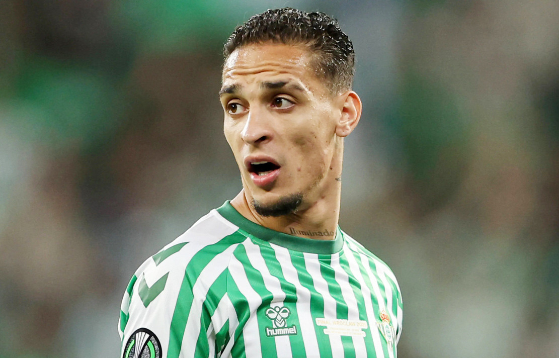 cdn_chiamarsibomber_com real betis vs chelsea london in wroclaw poland 28 may 2025 antony matheus das santos of real betis seen during the uefa conference league final 2025 between real betis and chelsea london at.jpg