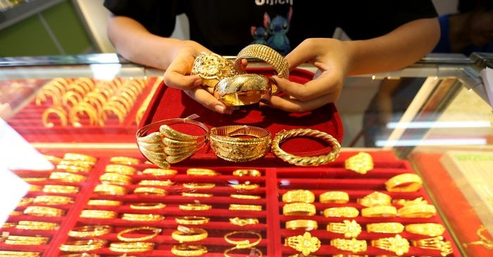 Giá vàng bất ngờ giảm sâu, dự báo sắp tới ra sao?
