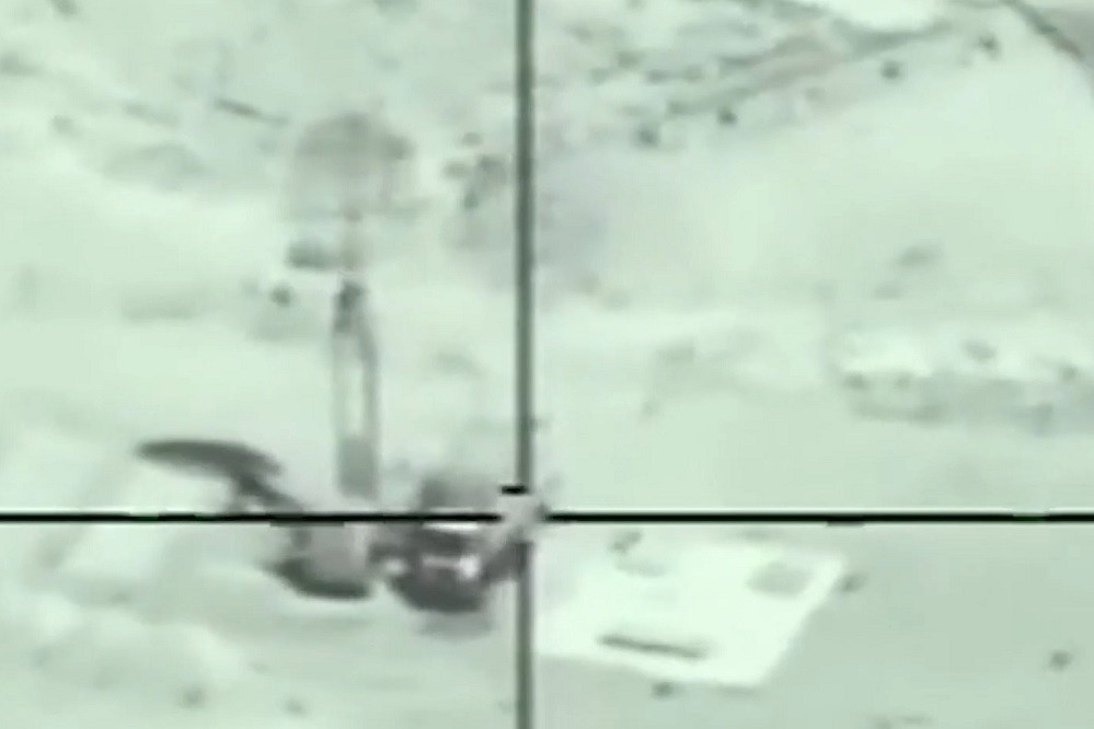 IDF chia sẻ video phá hủy loạt xe phòng không và radar Iran ở tỉnh Isfahan