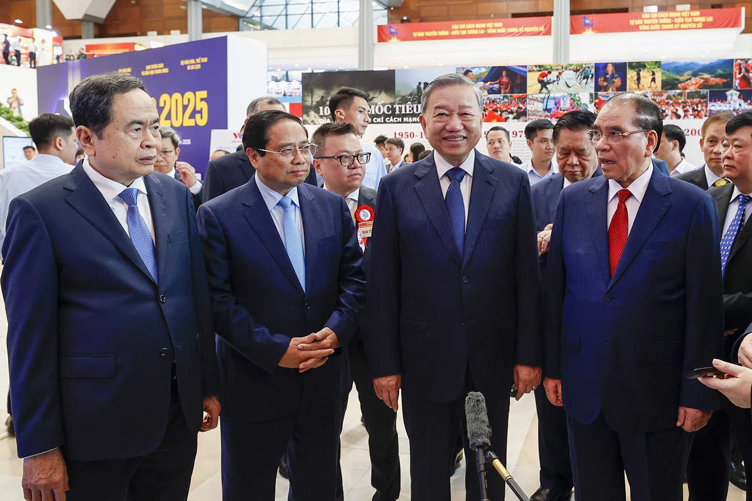 Tổng Bí thư: Đảng không bao giờ từ bỏ vũ khí chiến đấu của mình là báo chí