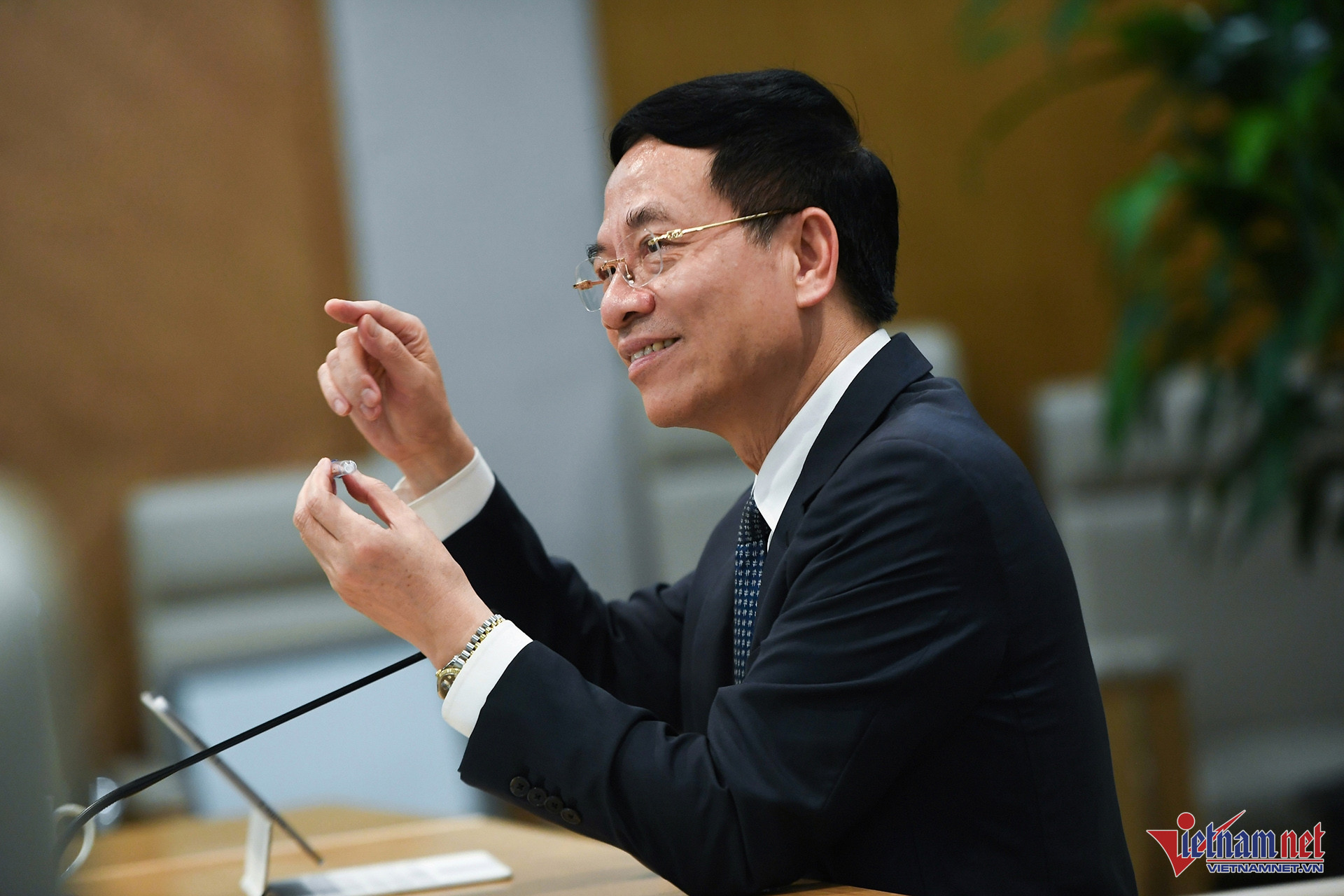 W-BT Nguyen Manh Hung 1.jpg