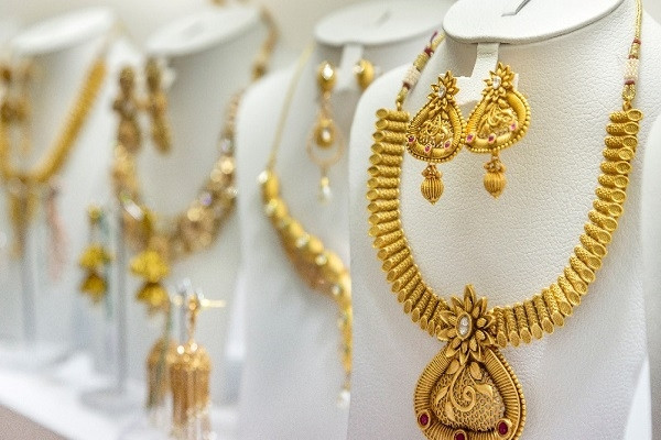 Giá vàng hôm nay 23/6/2025: Thế giới vụt tăng rồi lao dốc, SJC vẫn gần 120 triệu