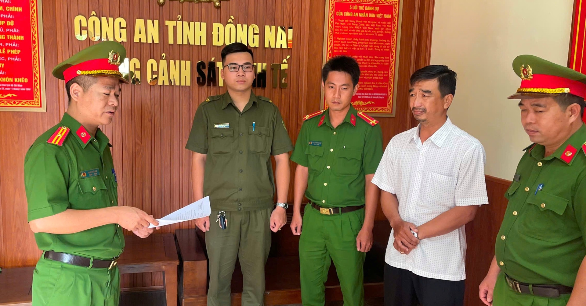 Bắt nhân viên điện lực lừa người dân hơn nửa tỷ đồng làm đường điện