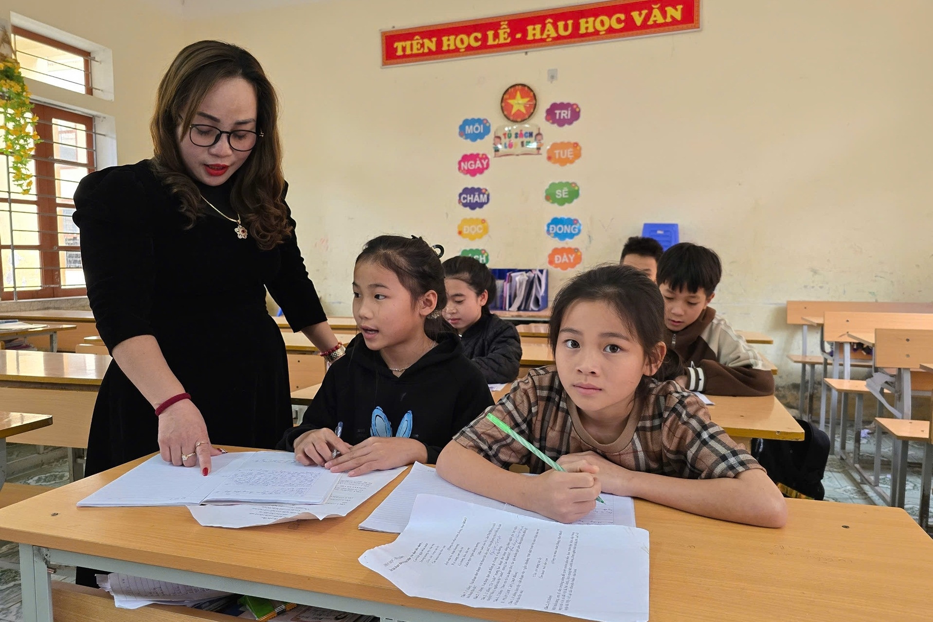 Dạy thêm trong nhà trường, mỗi lớp không được vượt quá 45 học sinh