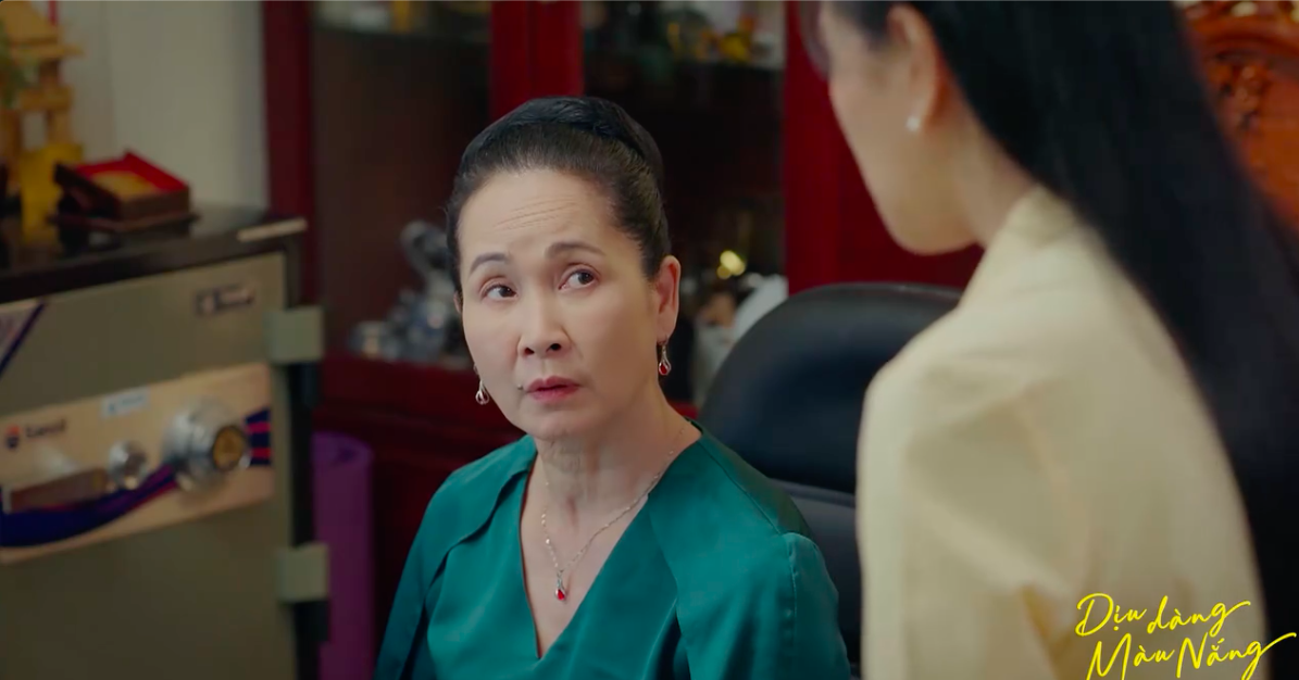 'Dịu dàng màu nắng' tập 15: Cô ruột của Phong bày mưu để mua chuộc Xuân Bắc