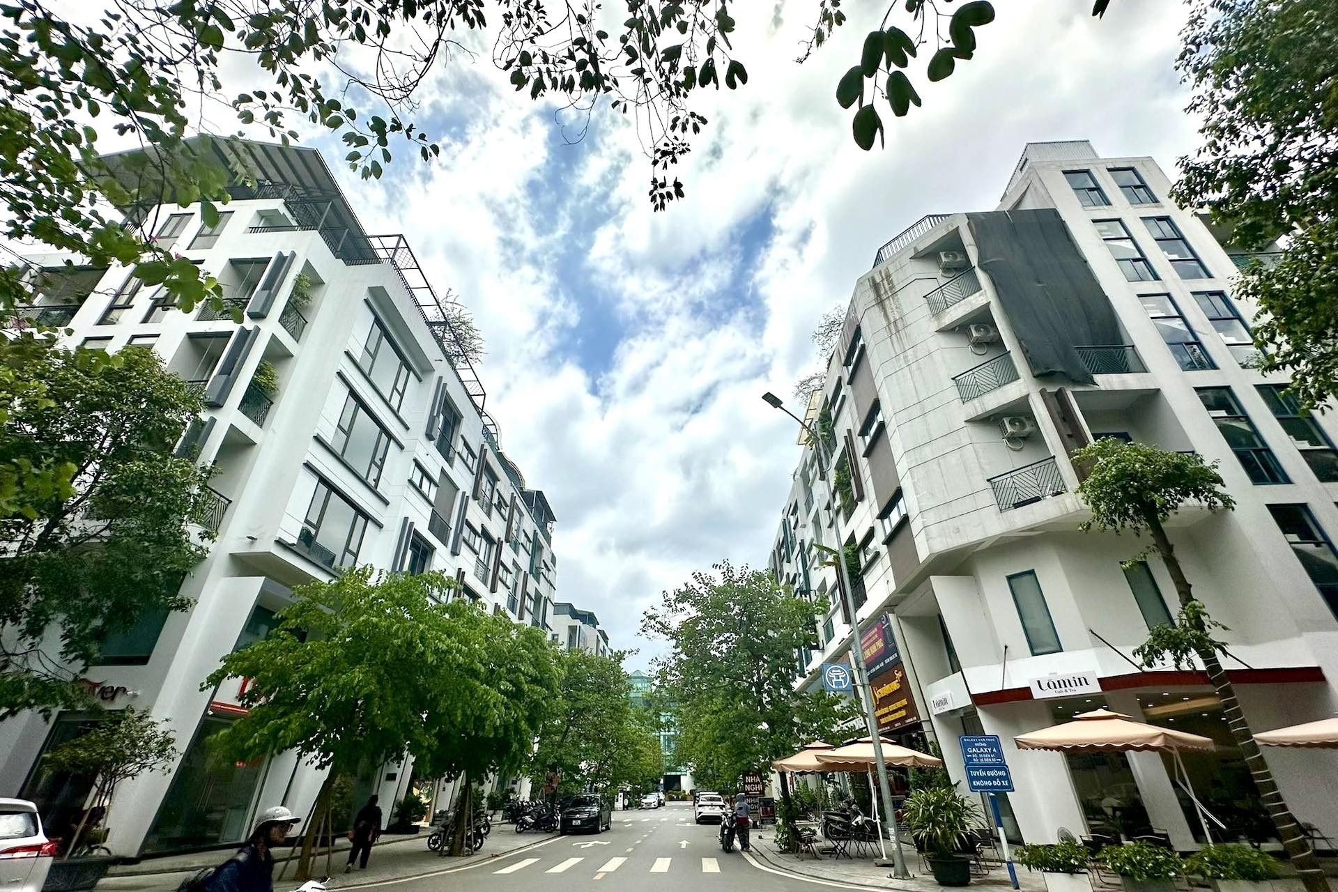 Cư dân khu đô thị ở Hà Nội ‘kêu trời’ phải mua điện giá cao gần 5.300 đồng/kWh