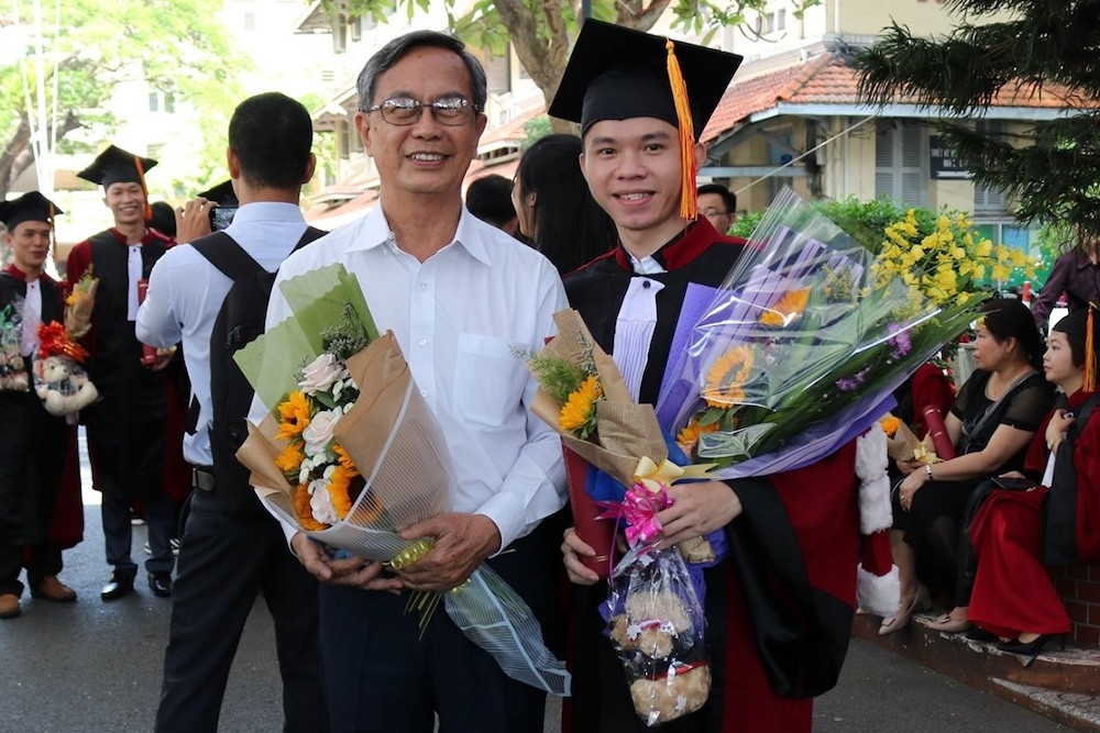 Những thầy giáo chi tiền tỷ để lập học bổng cho sinh viên nghèo