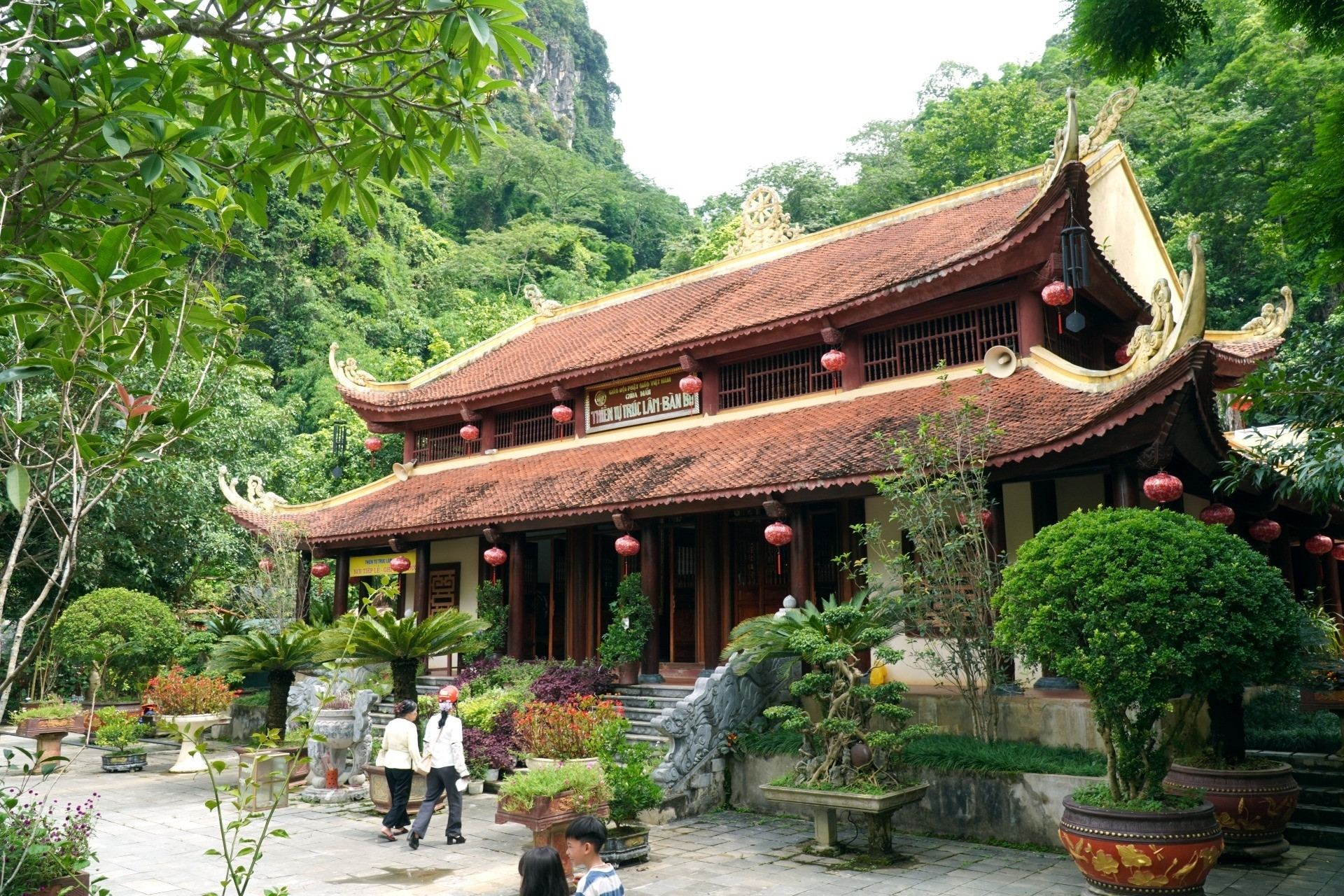 Ấn tượng với quần thể Thiền tự Trúc Lâm, nơi thờ cả tướng sĩ nghĩa quân Lam Sơn