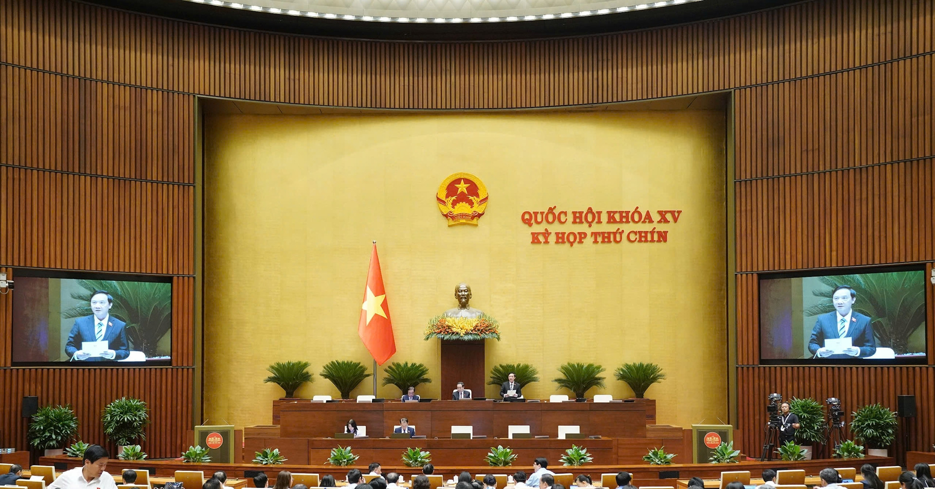 Quốc hội biểu quyết công tác nhân sự, thông qua Luật Cán bộ công chức sửa đổi