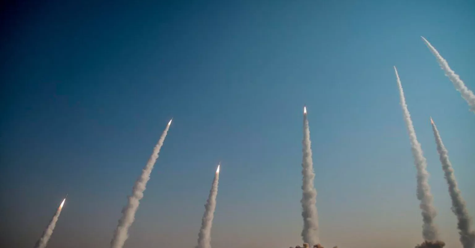 Tên lửa mang đầu đạn chùm Iran ồ ạt dội vào Israel khủng khiếp mức nào?