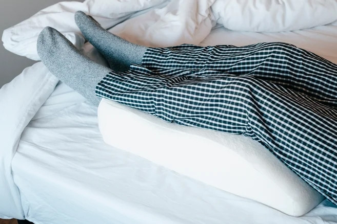 Tư thế ngủ có thể giảm sưng và cải thiện sức khỏe tim mạch