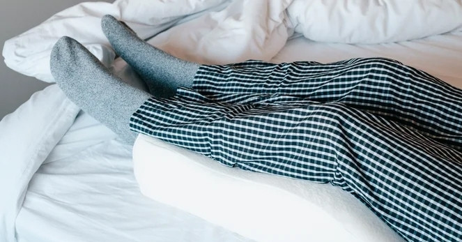 Tư thế ngủ có thể giảm sưng và cải thiện sức khỏe tim mạch