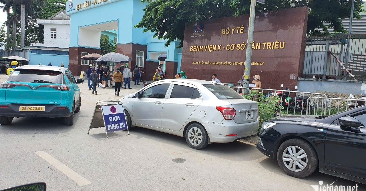 'Vòng luẩn quẩn' xe cộ trước cổng bệnh viện chữa ung thư lớn nhất Hà Nội