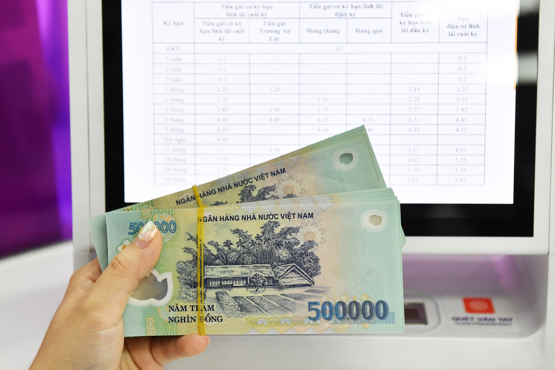 Lãi suất ngân hàng hôm nay 23/6/2025: Nhà băng nào niêm yết mức cao nhất 6,1%?