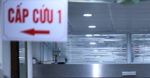 Bỏ qua thủ tục tài chính, bật báo động đỏ cứu người nguy kịch trên đường đi làm