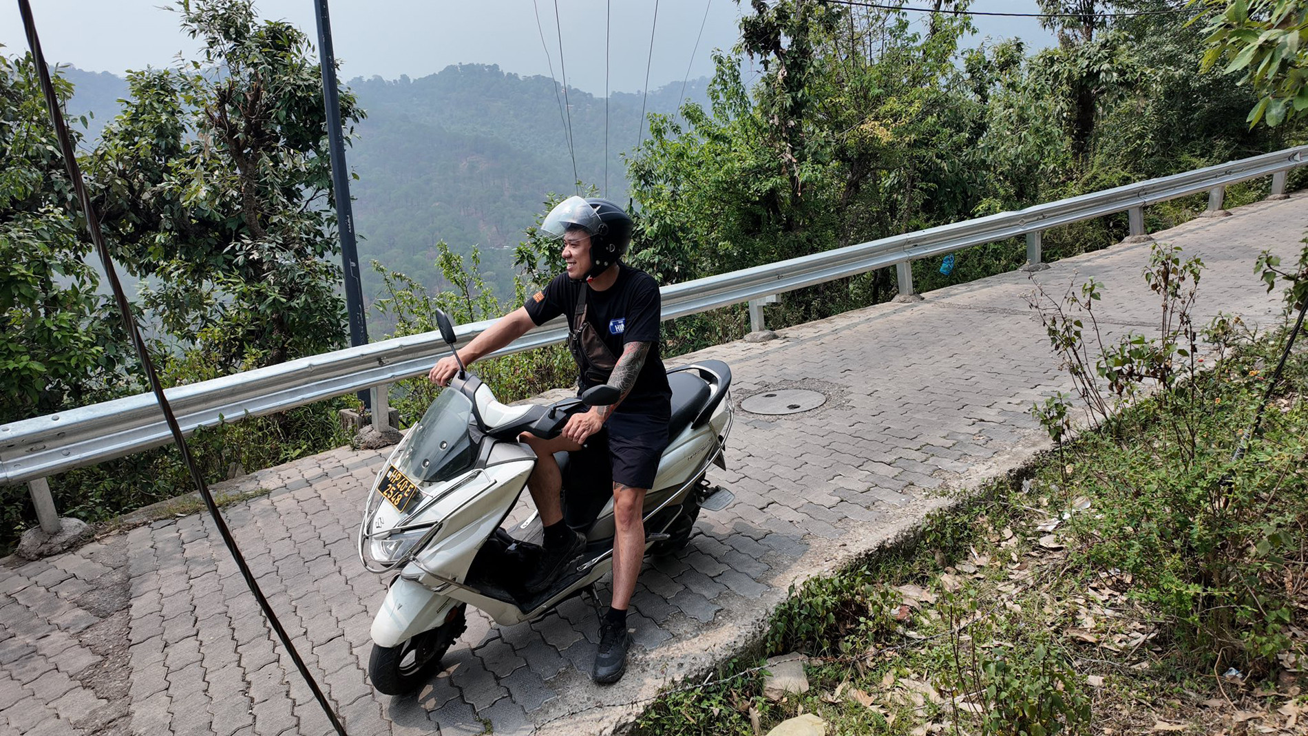 chang trai den An Do gap bo 6.jpg