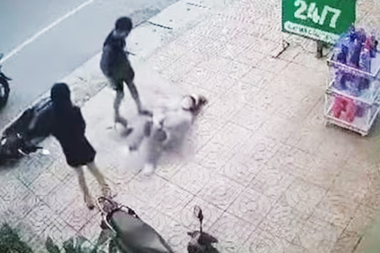 Công an điều tra vụ nam thanh niên đánh dã man 2 cô gái