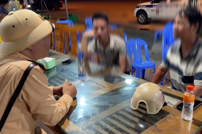 Nam thanh niên trốn bố mẹ bỏ nhà đi bộ 'về xuôi' bị lạc đường trên cao tốc