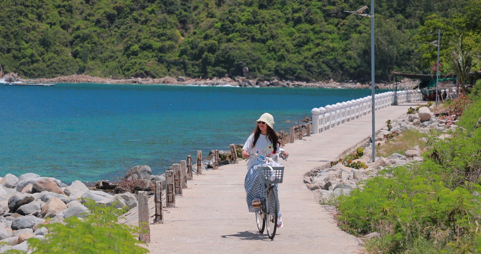 Đảo nhỏ hoang sơ ở Nha Trang, điện 'chập chờn' nhưng cảnh đẹp như trong phim