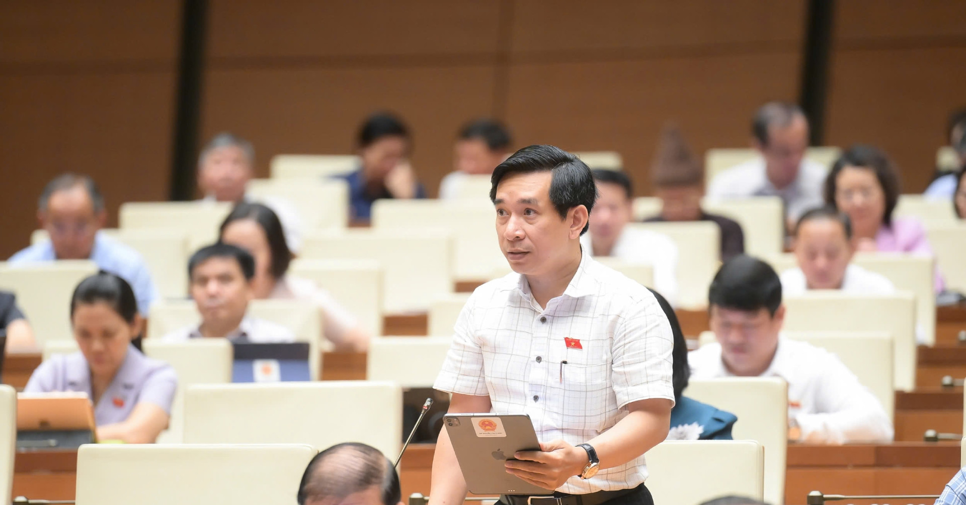 Đề xuất áp dụng nhập làn theo quy tắc 'dây kéo áo' để giảm ùn tắc giao thông