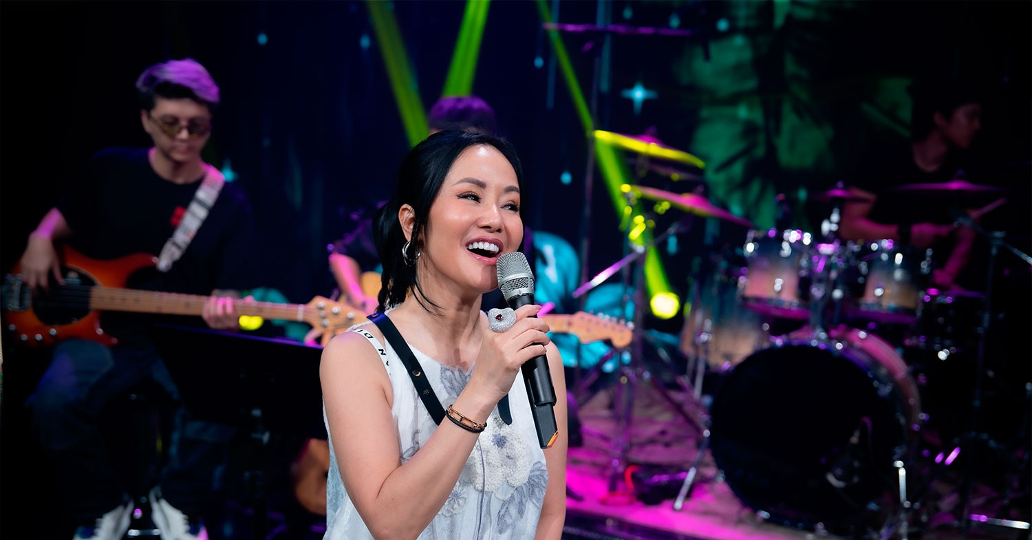 Diva Hồng Nhung kể về quãng thời gian giấu gia đình điều trị ung thư